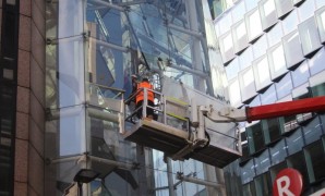 Cam Montajı ve Temizliğinde Vinç Kiralama